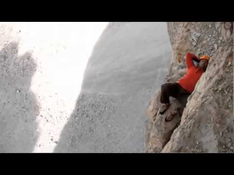 Youtube: Alexander Huber - Free Solo (Hasse BrandlerVIII+)