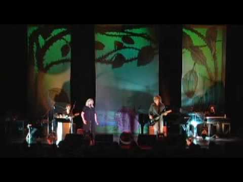 Youtube: Marianne Faithfull - Broken English live NYC 2007