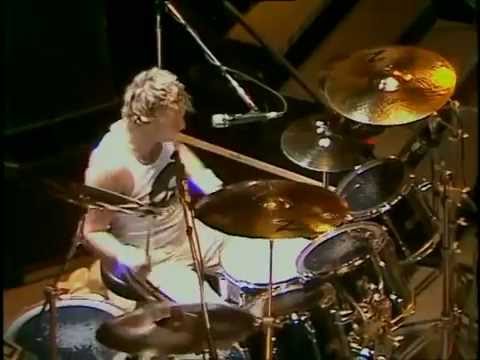 Youtube: Roger Taylor cam - Live at Wembley 1986 - HQ