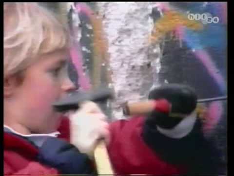 Youtube: Crosby, Stills & Nash 1990 - Chippin' Away