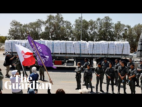 Youtube: Israeli protesters attempt to block Gaza aid trucks