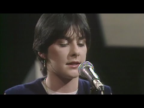 Youtube: Clannad with Enya - Mhórag 's na Horo Gheallaidh, An tÚll. Live on "As I Roved Out", BBC (1982) • HQ