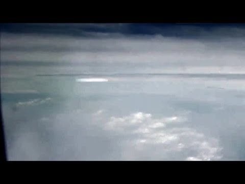 Youtube: UFO Seen By Airplane Passenger - Aug. 2011 (+identical object from 2008!)