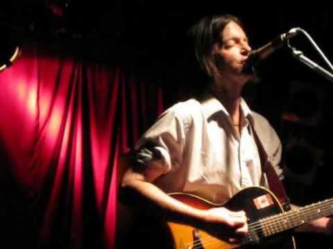 Youtube: Grant Hart - Run Run Run To The Centre Pompidou (live, Sydney, Feb 2010)