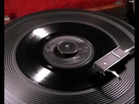 Youtube: THE PIGLETS - 'Johnny Reggae' + 'Version' - 1971 45rpm