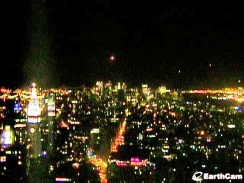 Youtube: UFO OVER MANHATTAN 13-10-2010 NOW