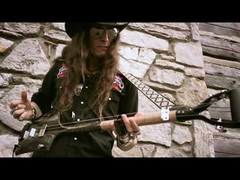Youtube: Motörhead "ACE OF SPADES" on the 3-String Shovel!