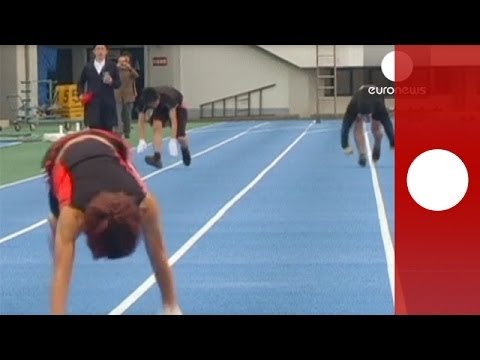 Youtube: Video: Japan's 'monkey man' breaks four legged running record