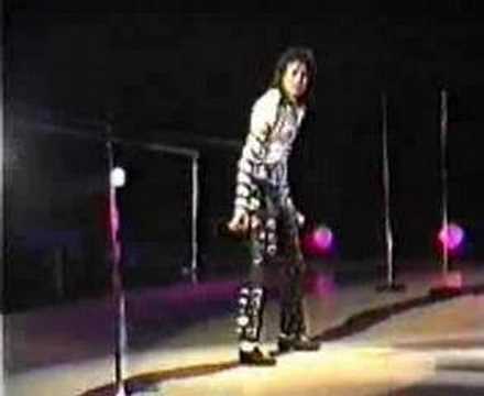 Youtube: Michael's embarrassed(the zipper of his trousers..)