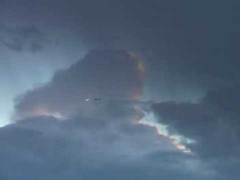 Youtube: Lightning strikes Qantas aeroplane