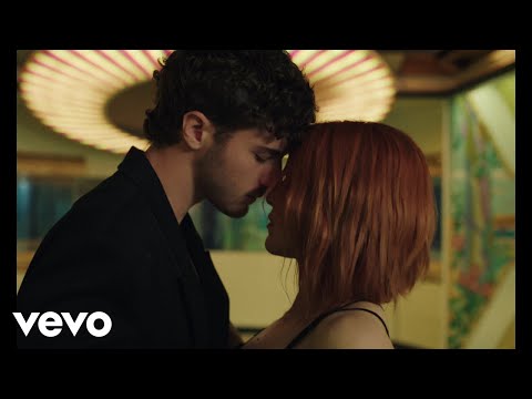 Youtube: Noemi, Vito Salamanca - Tu cosa fai questa sera (Official Video)
