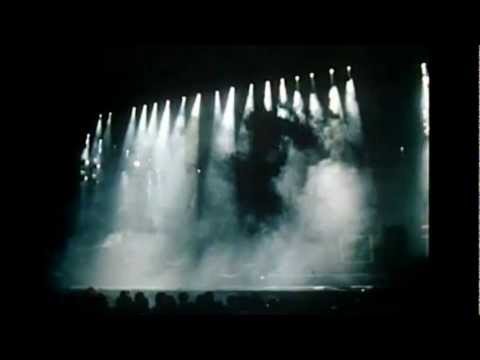Youtube: The Carpet Crawlers - Seconds Out 1977 - Genesis (2009 Remastered)