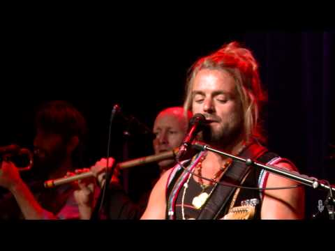 Youtube: Xavier Rudd & The United Nations - While I'm Gone (eTown webisode #827)