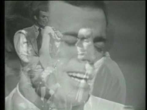 Youtube: Julio Iglesias - Un canto a Galicia. ICP