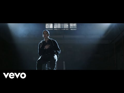 Youtube: Eminem - Guts Over Fear ft. Sia