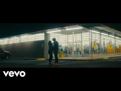 Youtube: Jordan Davis - Slow Dance In A Parking Lot (Official Music Video)