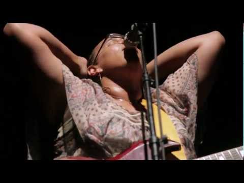 Youtube: Alabama Shakes - You Ain't Alone