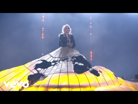 Youtube: Dolly Parton - World On Fire (From The 58th ACM Awards)