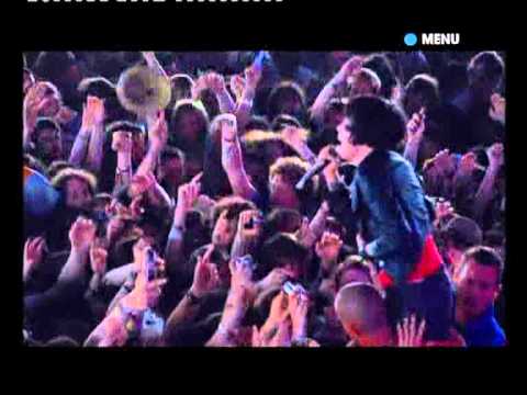 Youtube: Crystal Castles - Yes No (Live at Glastonbury 2008)