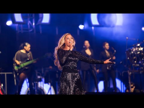 Youtube: Beyoncé - I Will Always Love You & Halo (Live)