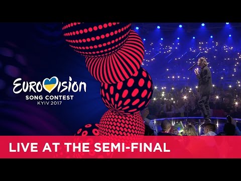 Youtube: Salvador Sobral - Amar Pelos Dois (Portugal) LIVE at the first Semi-Final