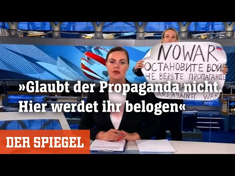 Youtube: Russland: Protestaktion gegen Ukraine-Krieg im Live-TV »Hier werdet ihr belogen« | DER SPIEGEL