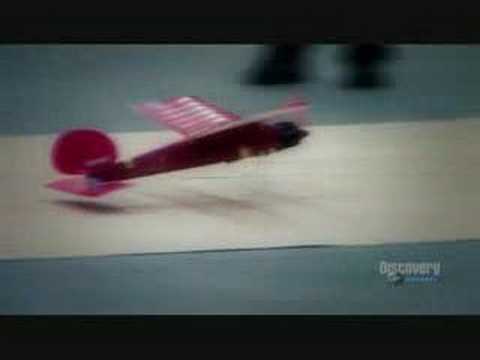 Youtube: Mythbusters - Plane on conveyor belt the practice!