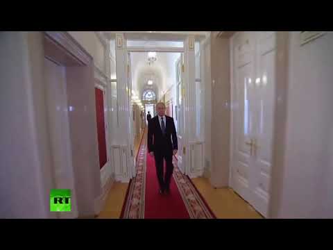 Youtube: Putin walking but it's normal
