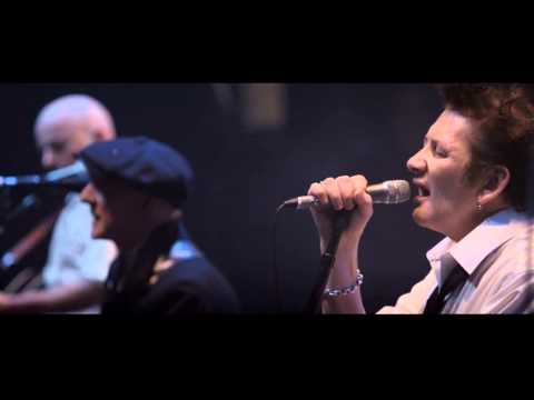 Youtube: The Pogues - Dirty old town, live 2012