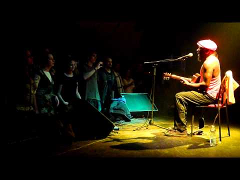 Youtube: Mi Deh Yah - Clinton Fearon in solo acoustic @ Antirouille, Montpellier (FR) - 2010, November 12th