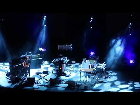 Youtube: Thom Yorke & Jonny Greenwood - How To Disappear Completely live @ Sferisterio - Macerata 20.08.2017
