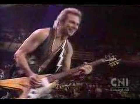 Youtube: Scorpions - Big city nights... Mexico 94
