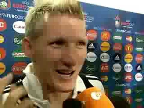 Youtube: Spain Celebrations in the face of Germany - Schweinsteiger
