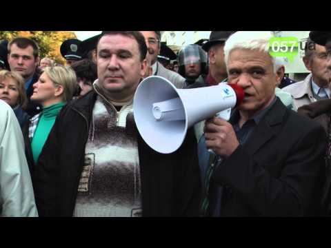Youtube: Марш мира в Харькове: милиция разогнала митинг коммунистов. Часть упаковали в автозаки 27.09.14