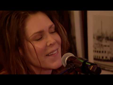 Youtube: Beth Hart "Thankful" - live at "Inas Nacht", 16.11. 2019