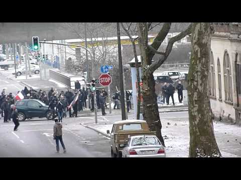 Youtube: 19. Februar 2011 Naziangriff auf Praxis in Dresden.mp4