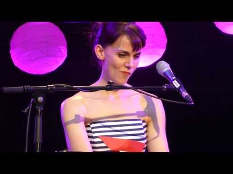 Youtube: Anna Depenbusch - Benjamin (Dreieich 14.07.2013)