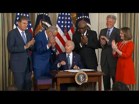 Youtube: 'Totally lost': Joe Biden has 'no idea what’s going on' during signing ceremony