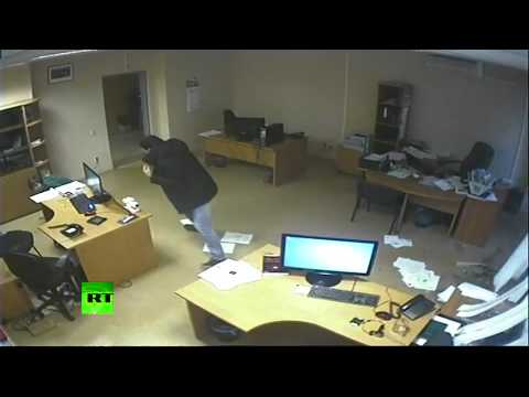 Youtube: Dramatic CCTV: Meteorite blast wave blows out doors, windows in Russia