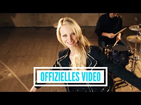 Youtube: Pia Malo - Der Grund warum ich träum (offizielles Video)