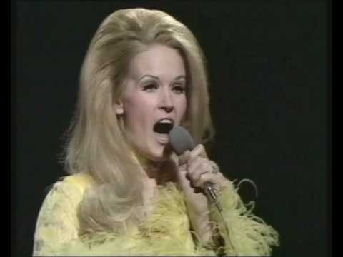 Youtube: Lynn Anderson - I Beg Your Pardon, I Never Promised You A Rose Garden (BBC Top Of The Pops)