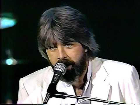 Youtube: Michael McDonald - I Keep Forgettin' ("Live" on Solid Gold 1982) (HQ with New Dubbing)