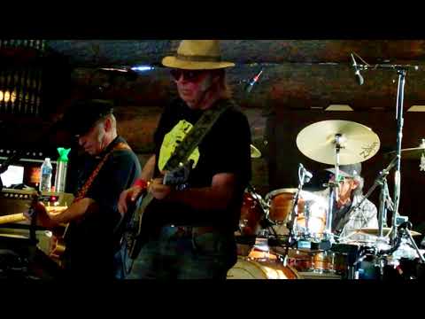 Youtube: Neil Young & Crazy Horse - Welcome Back (Official Music Video)