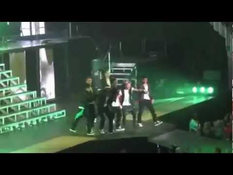 Youtube: Justin Bieber übergibt sich auf der Bühne [full video]