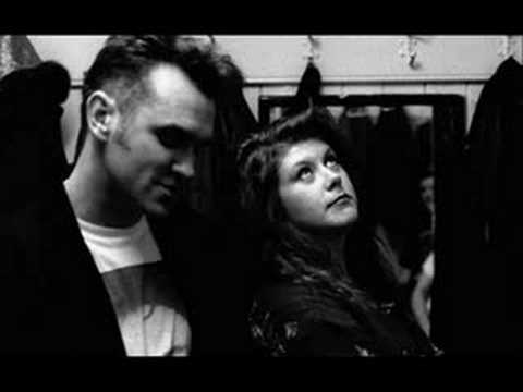 Youtube: Kirsty MacColl - You Just Haven't Earned It Yet, Baby (Ext.)