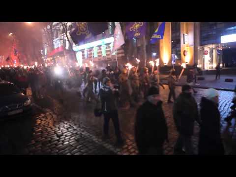 Youtube: Факельное шествие Свободы в Киеве 01.01.2014. Поджог гостиницы Премьер Палас.