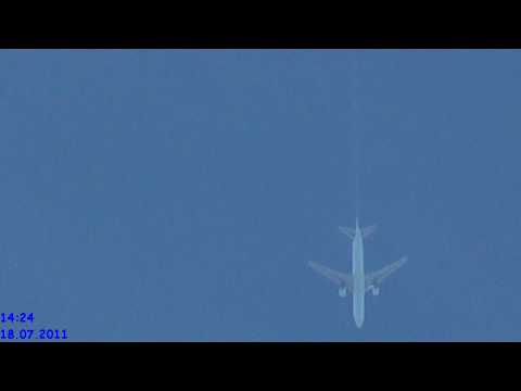 Youtube: UFOs vs NATO chemtrails plane(AWACS) 18.07.2011