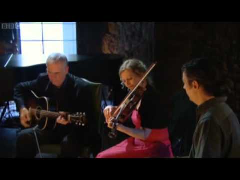 Youtube: Oran a Cloiche - Kathleen MacInnes and Sarah Jarosz