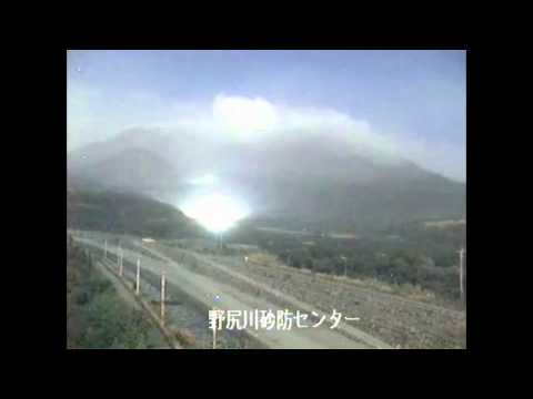 Youtube: UFO 2011 03 13 - Licht ~ UFO Operiert am Vulkan von Sakurajima, Japan