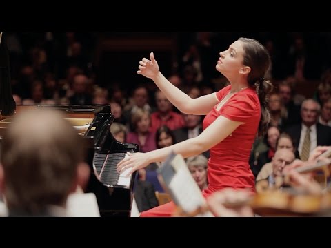 Youtube: Frédéric Chopin: Piano Concerto No. 1 e-minor (Olga Scheps live)